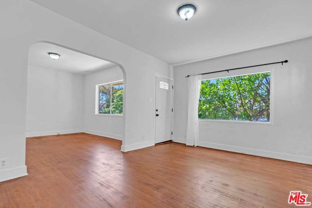 736 N Poinsettia Pl - Photo 5 of 25