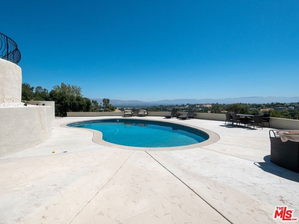 5026 Medina Rd - Photo 5 of 25