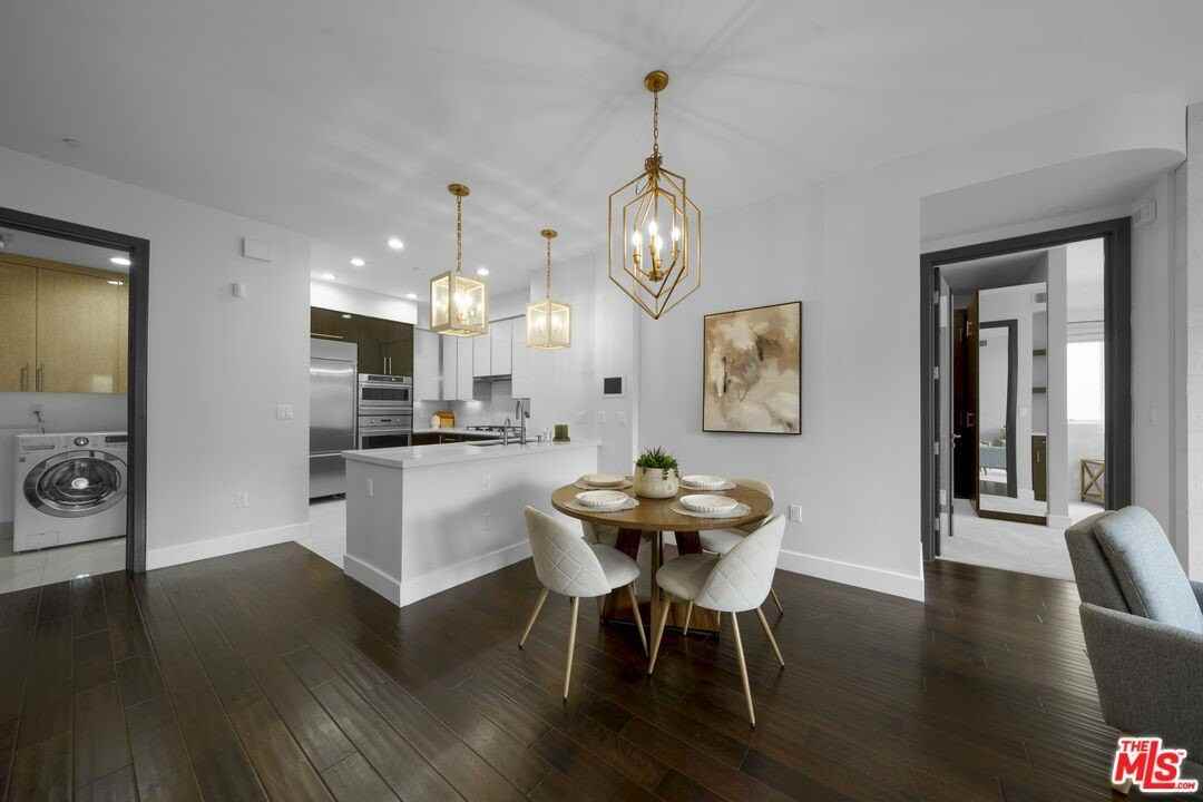 1318 South Roxbury Drive #219 - Photo 7 of 41