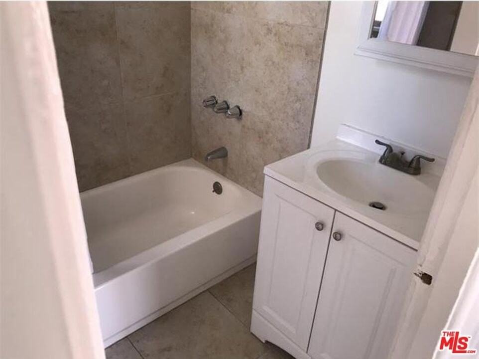 246 North Alvarado Street - Photo 2 of 4