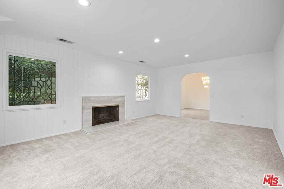 10384 Northvale Rd - Photo 4 of 41