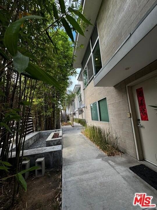 717 North Highland Avenue #16 - Photo 5 of 13