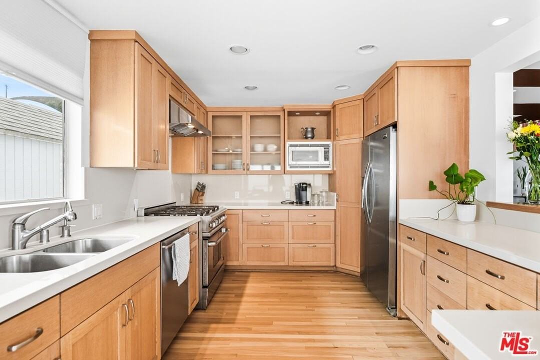 21938 Pacific Coast Hwy - Photo 5 of 27