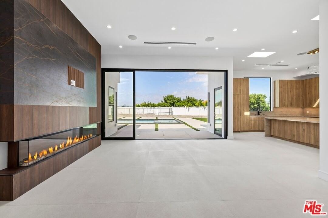 16851 Encino Hills Drive - Photo 4 of 38