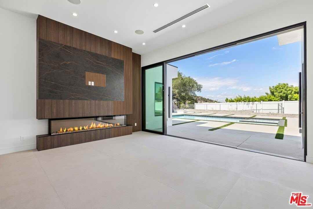 16851 Encino Hills Drive - Photo 5 of 38