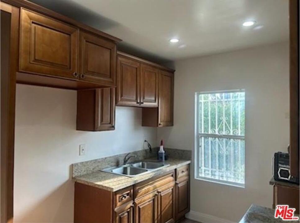 1402 E 57th St - Photo 3 of 4