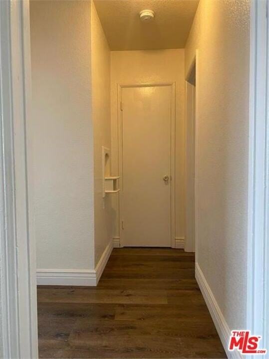 7620 S Western Ave Apt 4 #4 - Photo 2 of 3