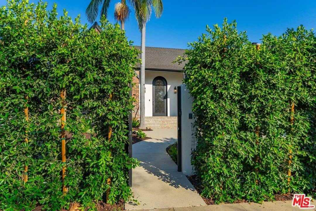 1222 South Genesee Avenue - Photo 3 of 50