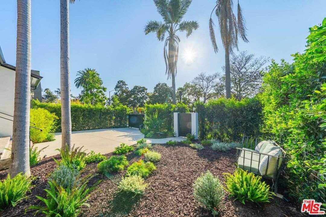 1222 South Genesee Avenue - Photo 4 of 50