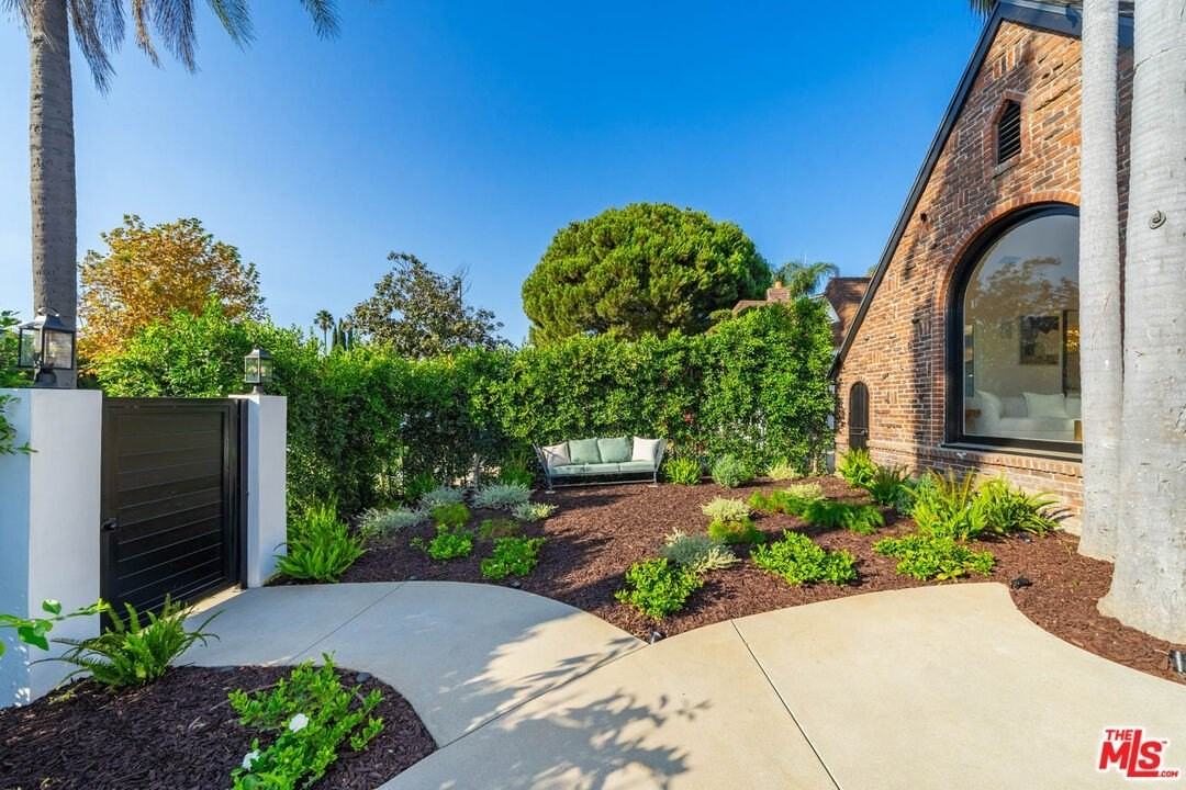 1222 South Genesee Avenue - Photo 6 of 50