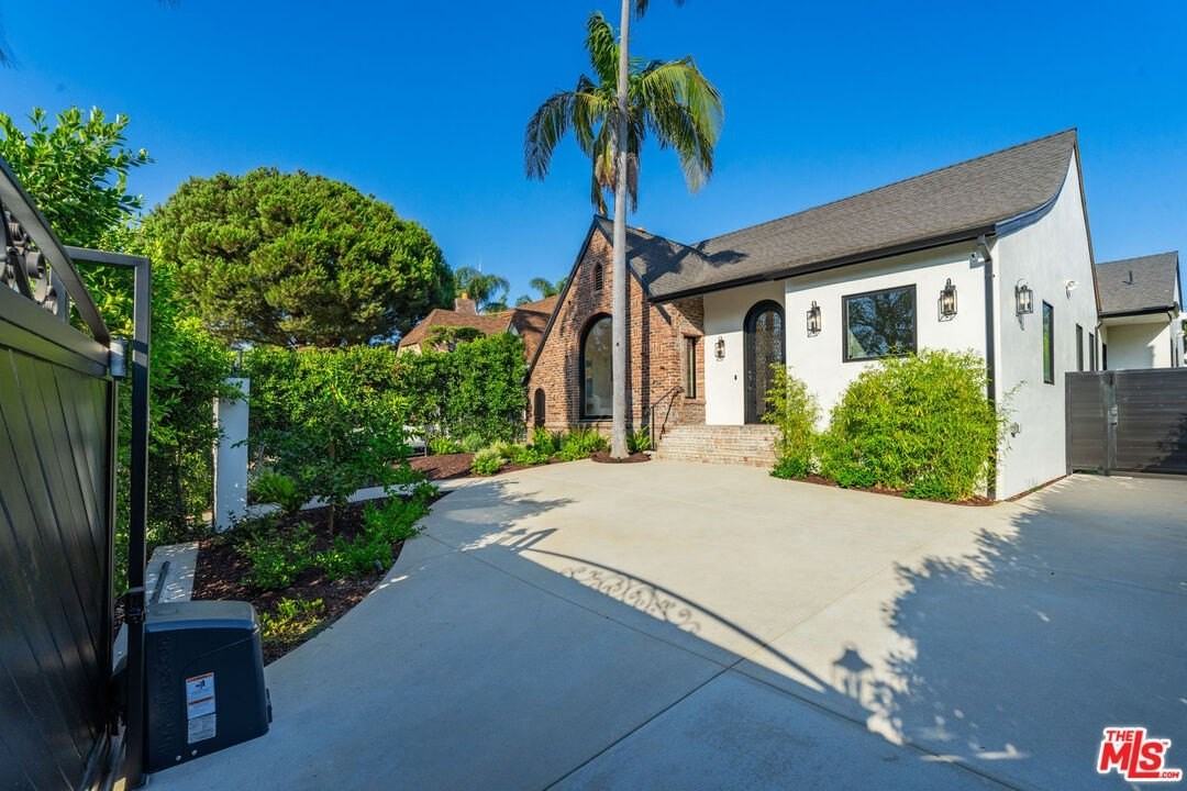 1222 South Genesee Avenue - Photo 7 of 50