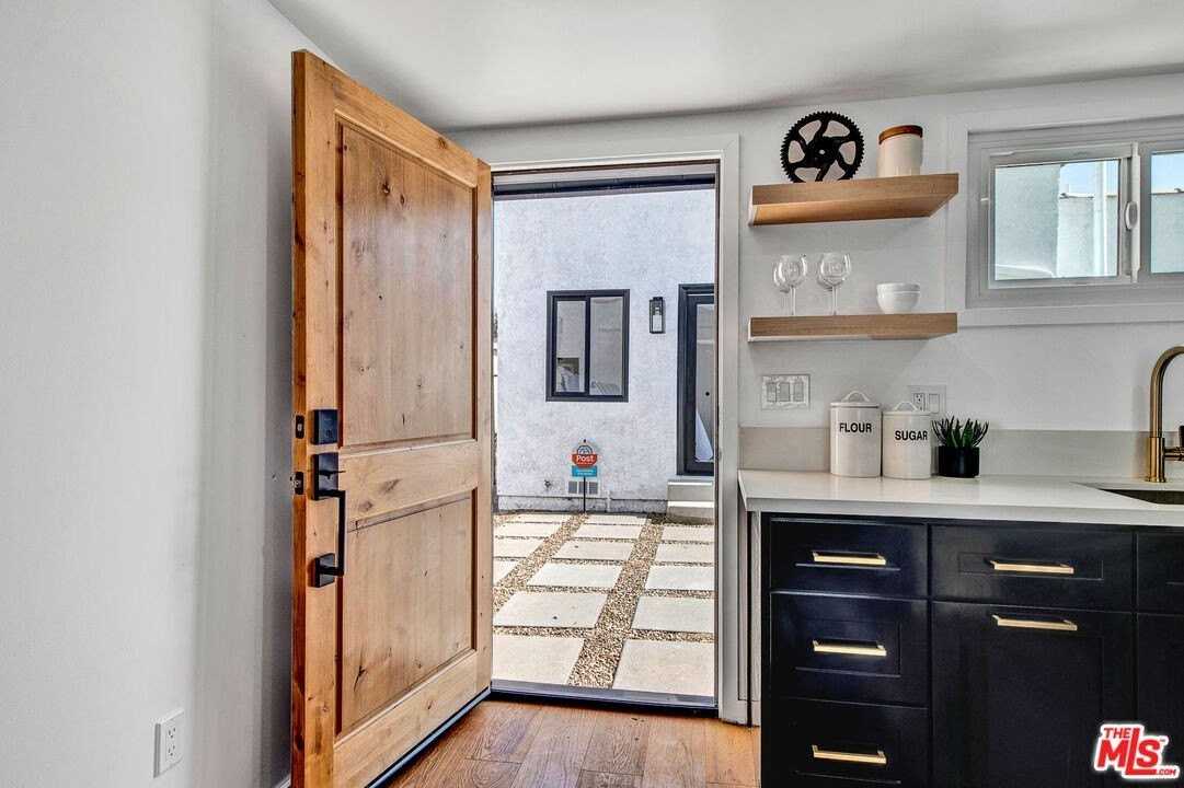 4313 West 59th Street - Photo 3 of 10