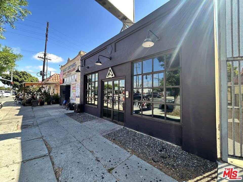 12906 Venice Boulevard - Photo 2 of 24