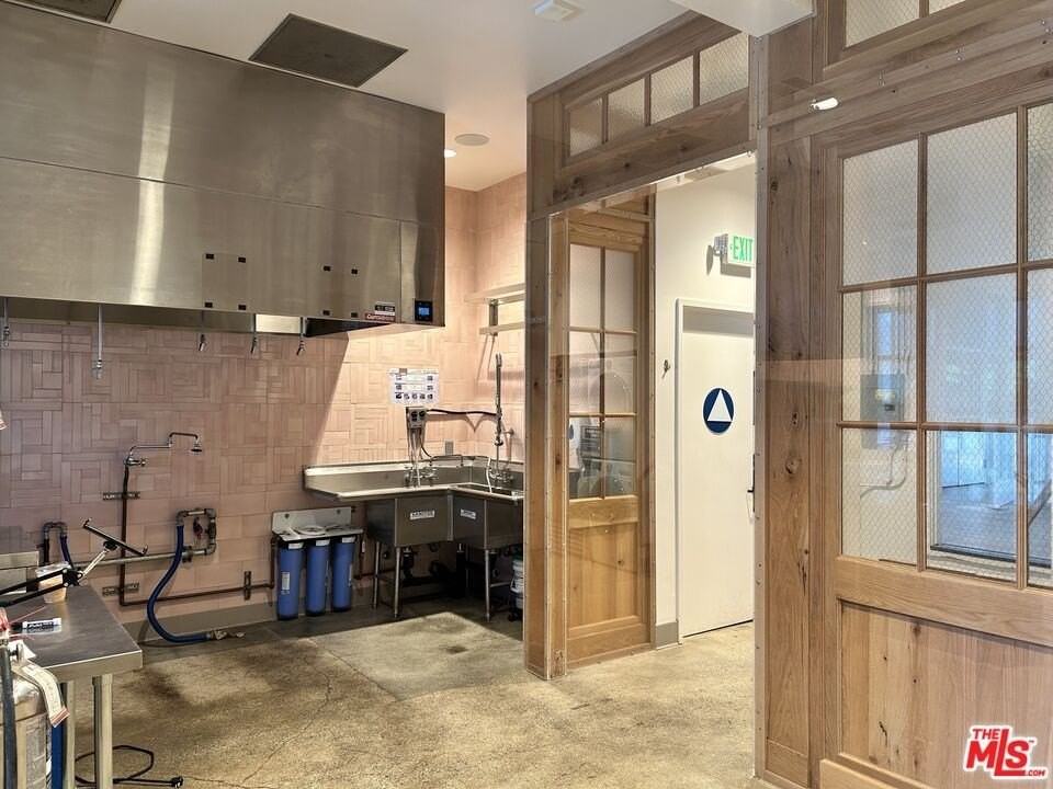 12906 Venice Boulevard - Photo 5 of 24