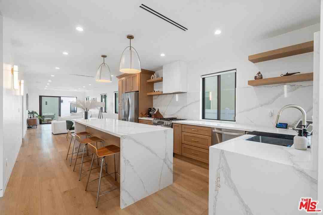 2911 South Rimpau Boulevard #1 - Photo 4 of 28