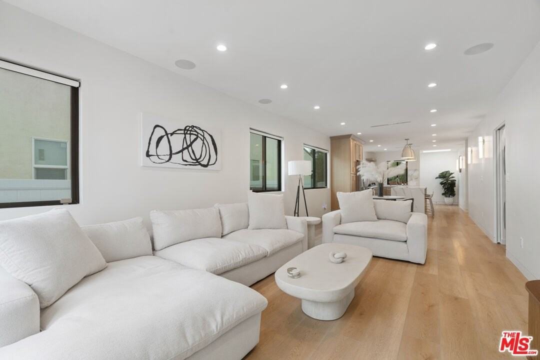 2911 South Rimpau Boulevard #1 - Photo 7 of 28