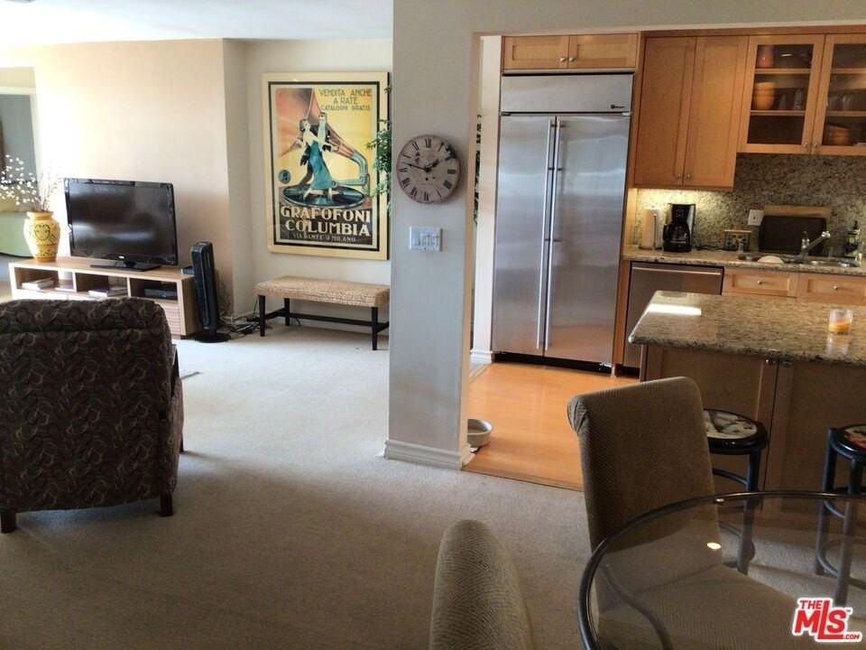 415 Montana Avenue #306 - Photo 6 of 23