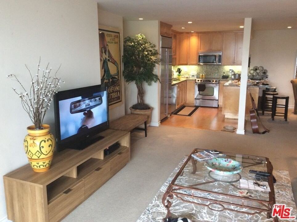 415 Montana Avenue #306 - Photo 7 of 23