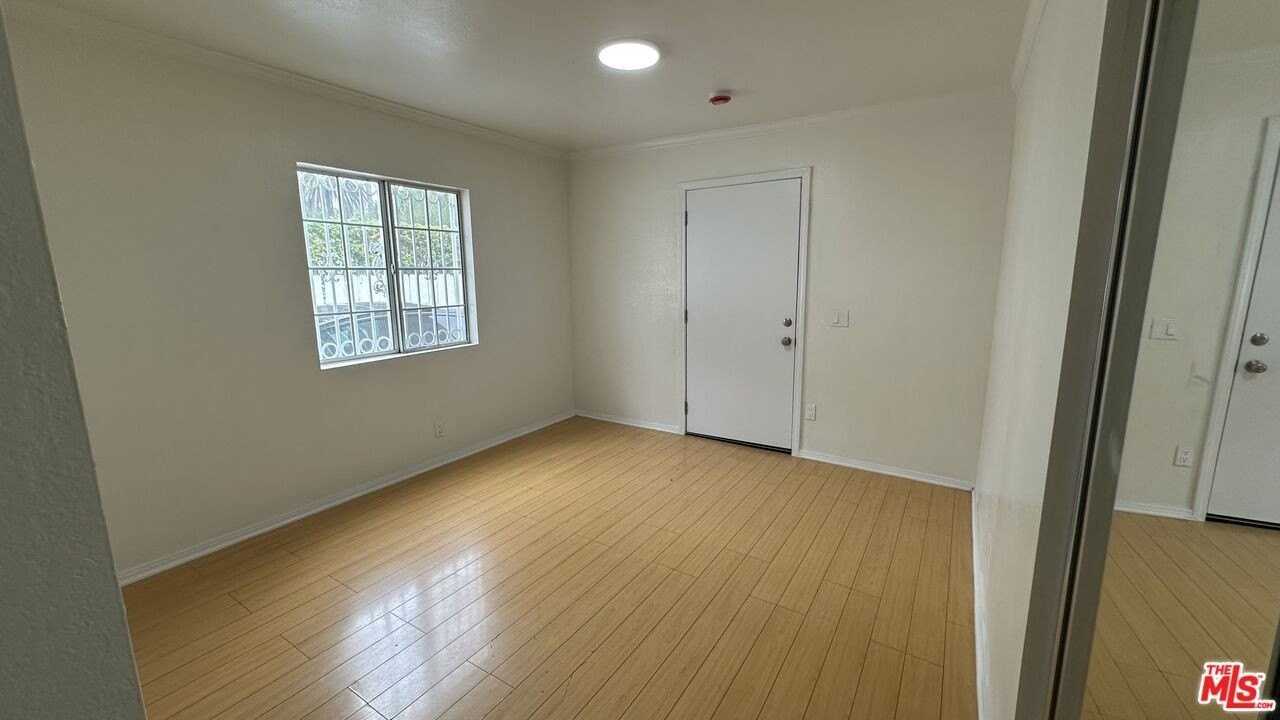 5329 Fountain Ave - Photo 6 of 13