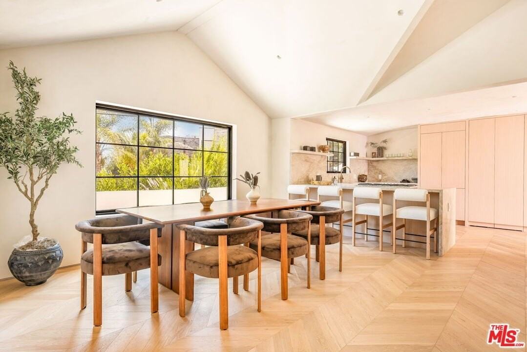 8353 Sunset View Dr - Photo 2 of 29