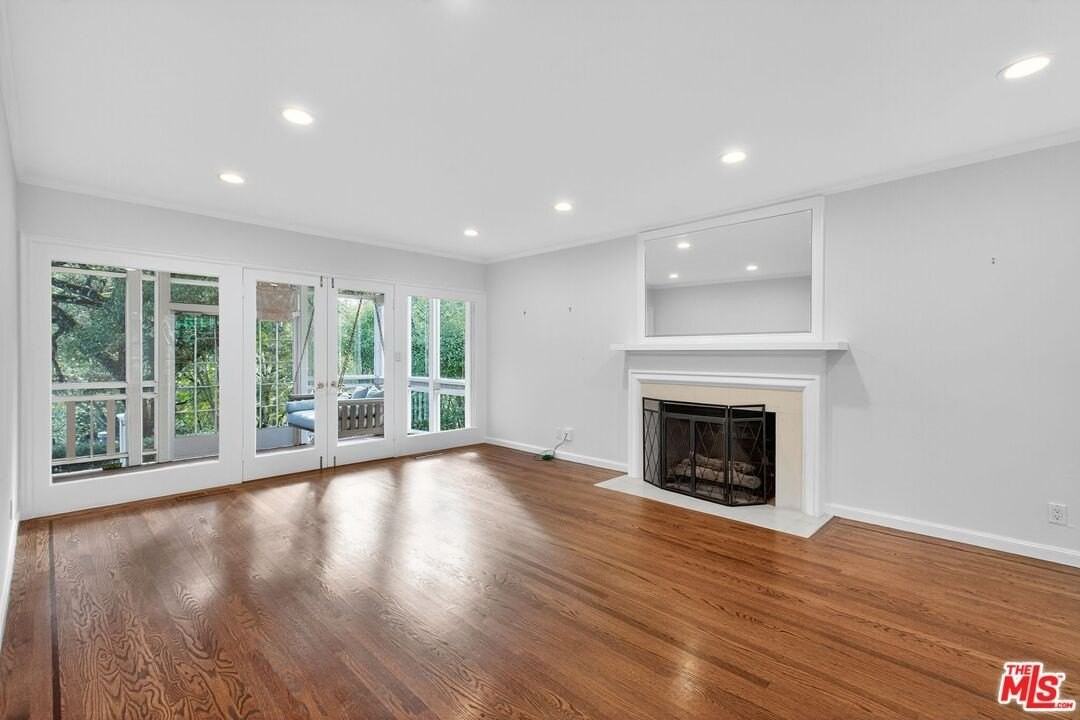 15 N Ridgewood Rd - Photo 3 of 28