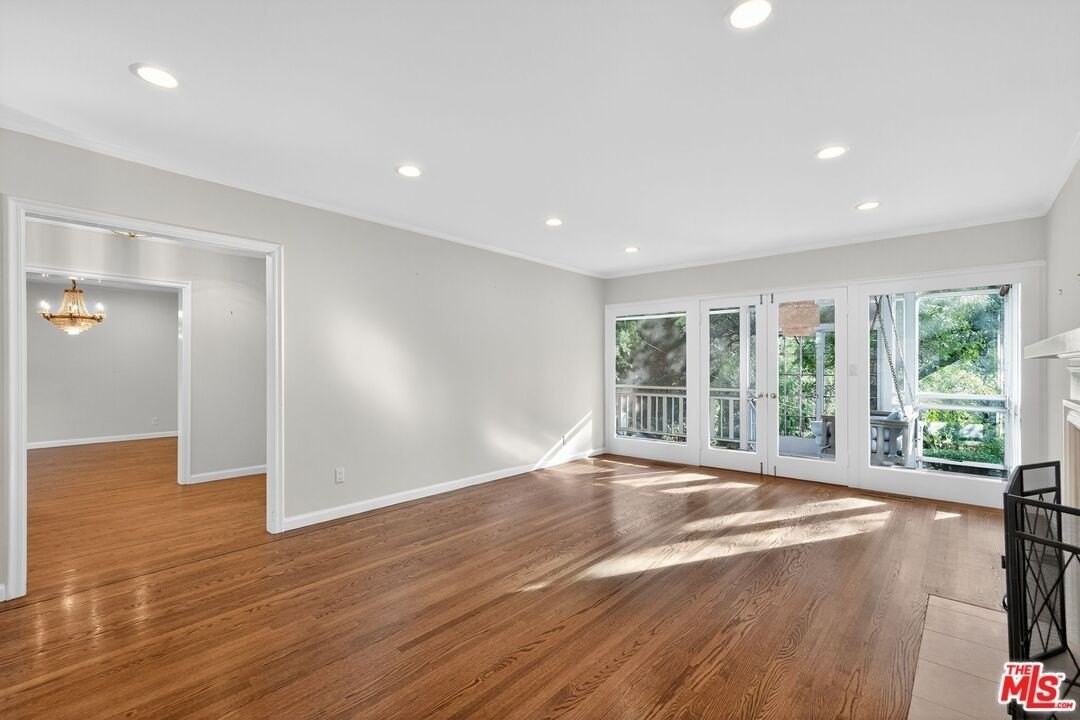 15 N Ridgewood Rd - Photo 4 of 28