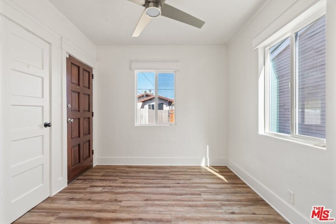 932 1/2 California Ave - Photo 2 of 13