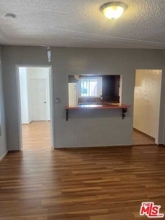 4281 S Hobart Blvd - Photo 3 of 13