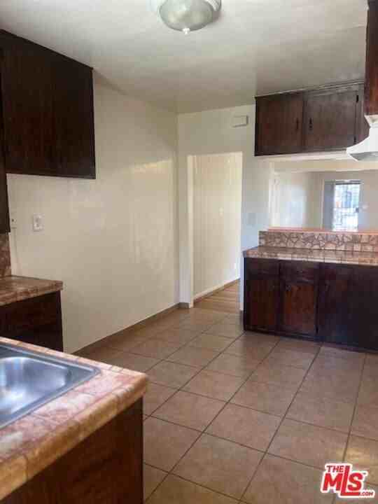 4281 S Hobart Blvd - Photo 7 of 13