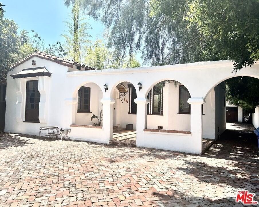 449 North Sweetzer Avenue - Photo 2 of 33