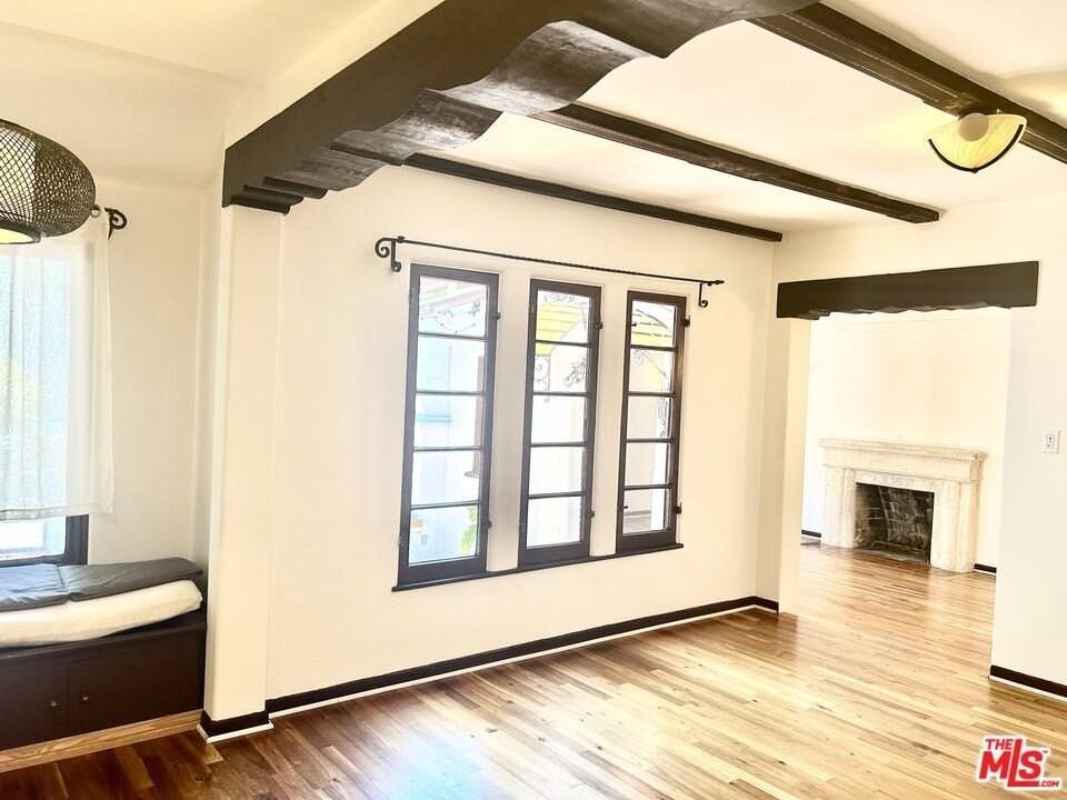 449 North Sweetzer Avenue - Photo 5 of 33