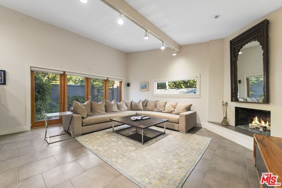 2601 Nichols Canyon Road - Photo 6 of 31