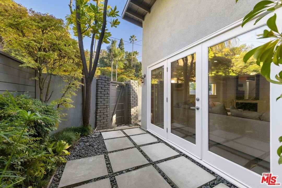 2601 Nichols Canyon Road - Photo 7 of 31