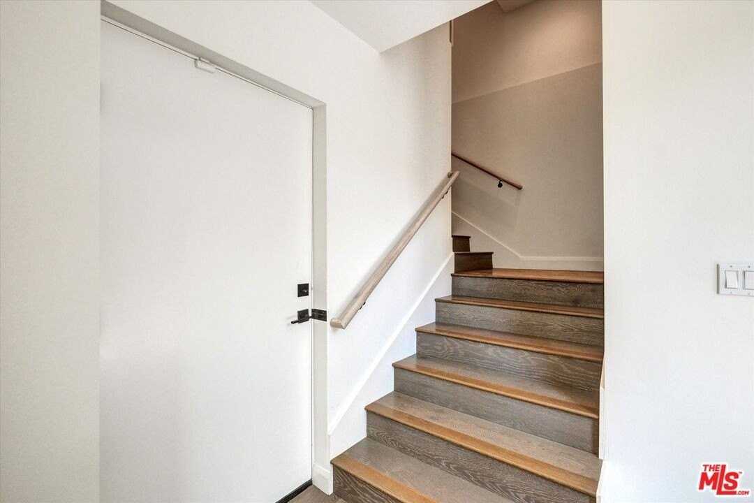 1249 N Formosa Ave - Photo 7 of 44