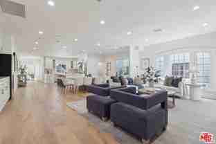 916 South Rimpau Boulevard - Photo 1 of 1