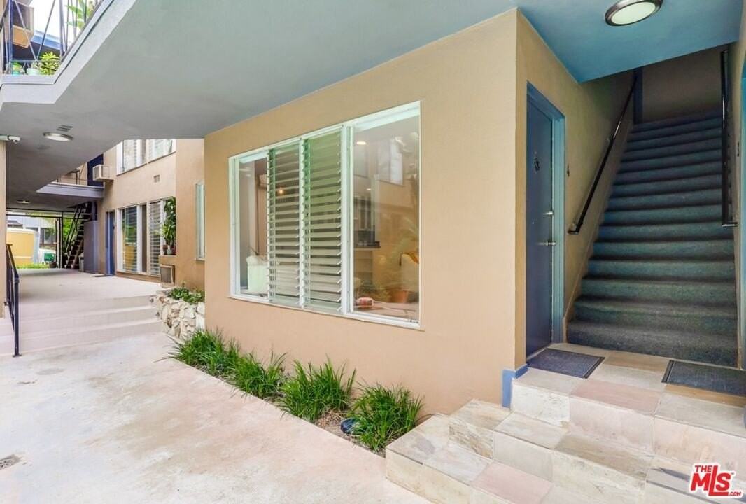 1275 Havenhurst Drive #4 - Photo 5 of 50