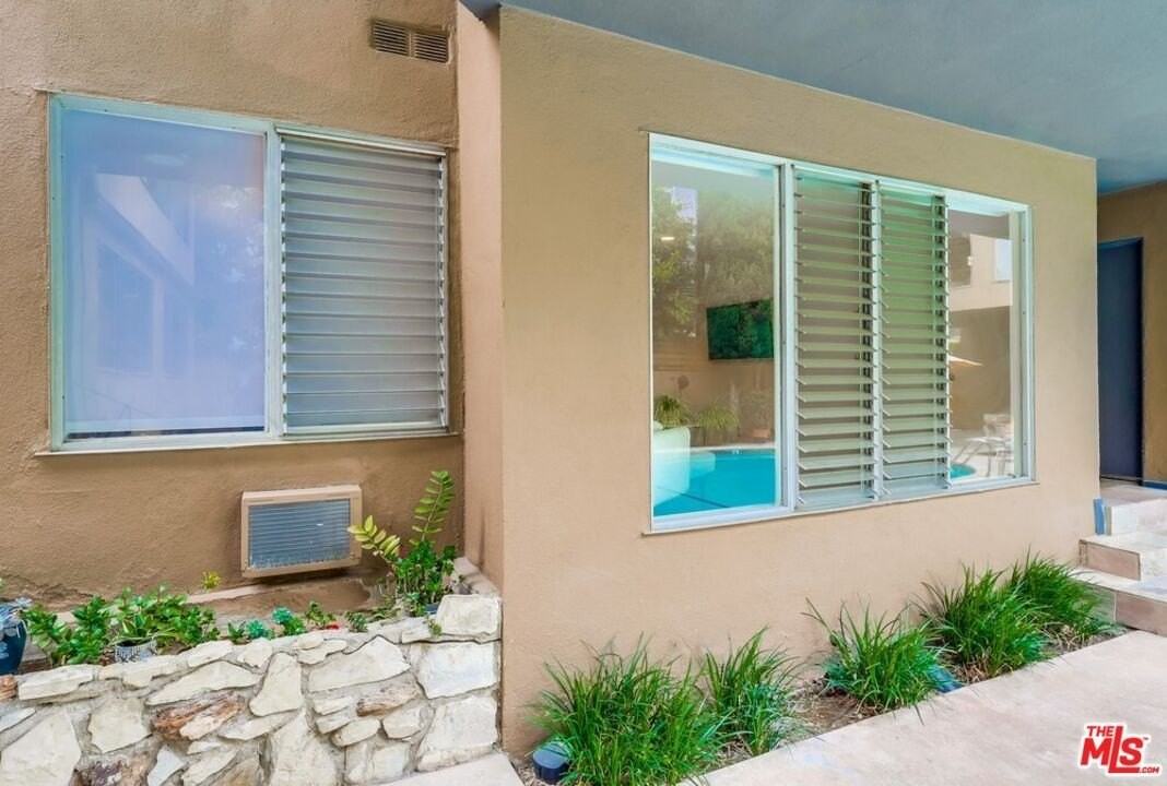 1275 Havenhurst Drive #4 - Photo 6 of 50