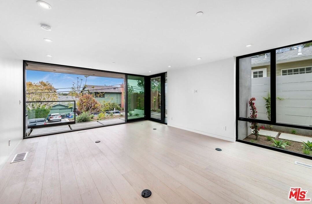 2714 Highland Avenue #B - Photo 5 of 14