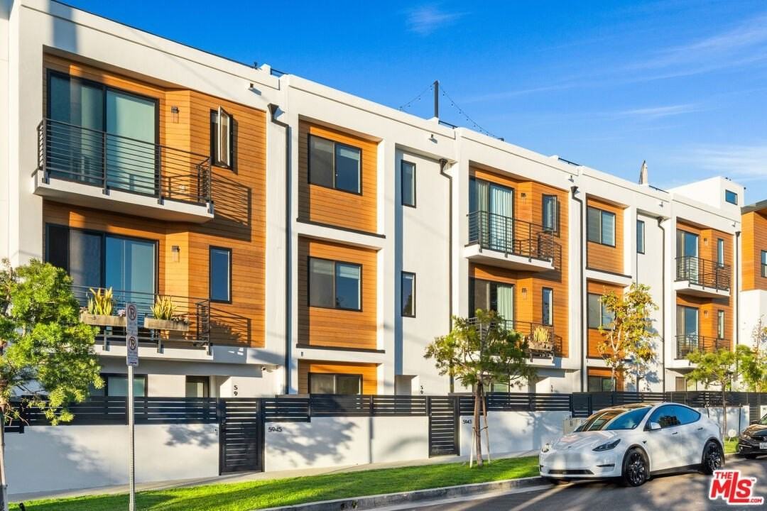 5943 Pickford St - Photo 2 of 44