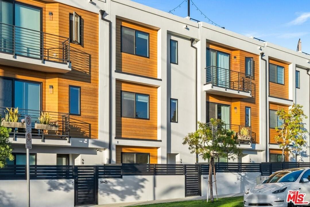 5943 Pickford St - Photo 3 of 44