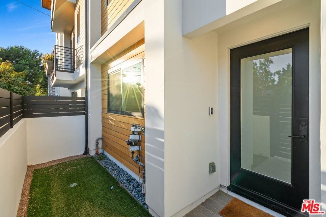 5943 Pickford St - Photo 5 of 44