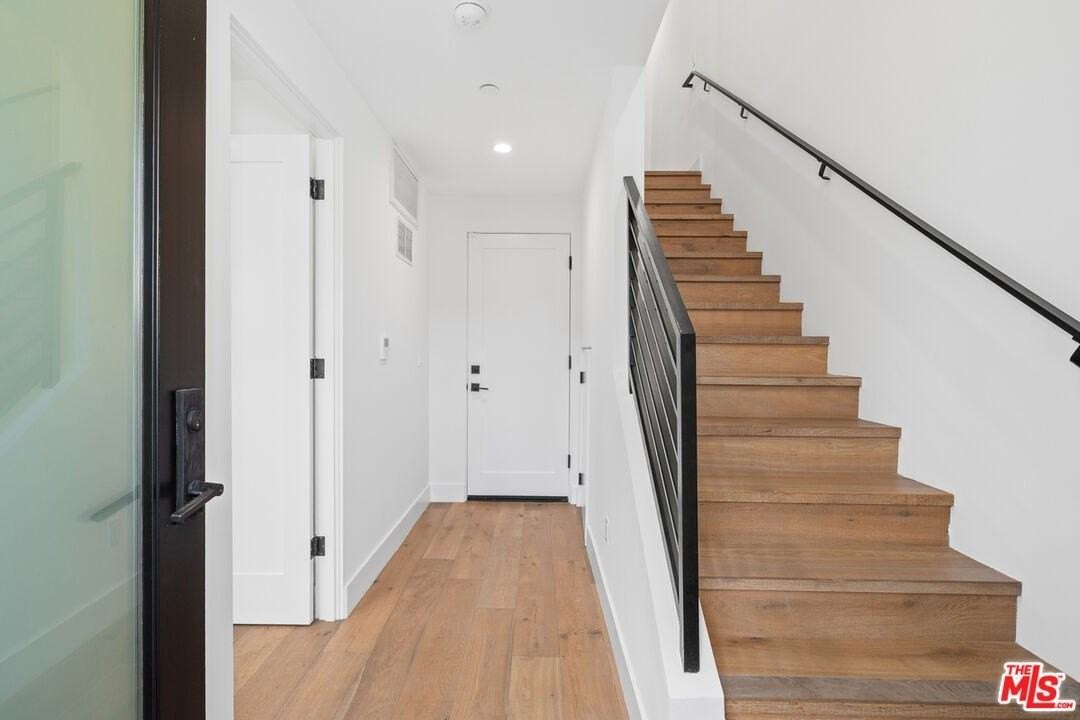 5943 Pickford St - Photo 7 of 44