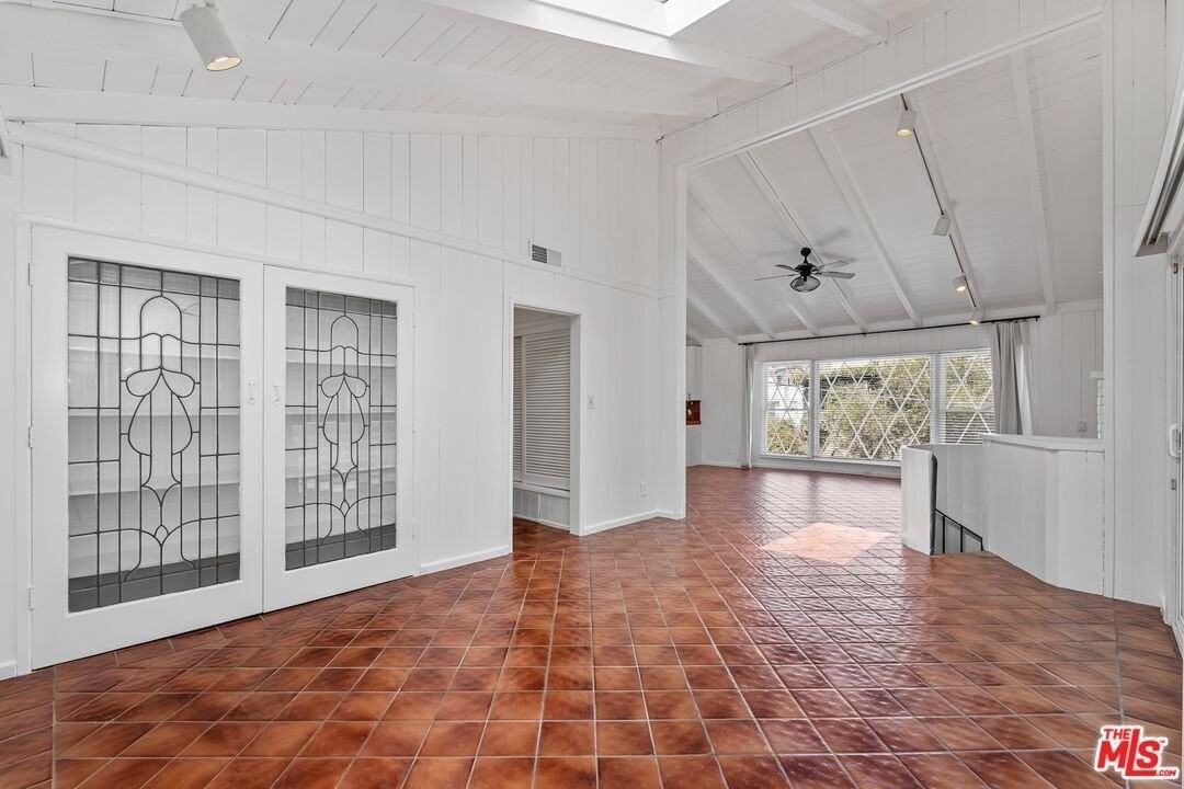 112 Fleet Street - Photo 3 of 37