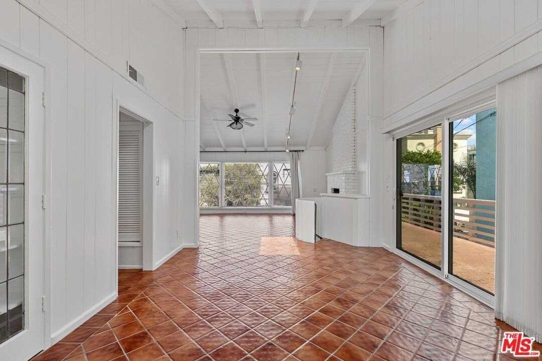 112 Fleet Street - Photo 5 of 37