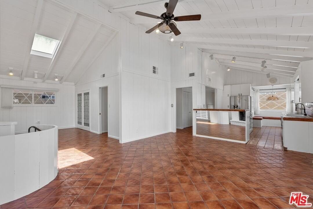 112 Fleet Street - Photo 7 of 37