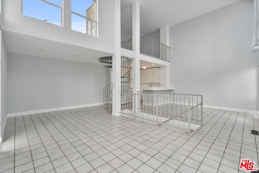 114 Fleet Street - Photo 4 of 26