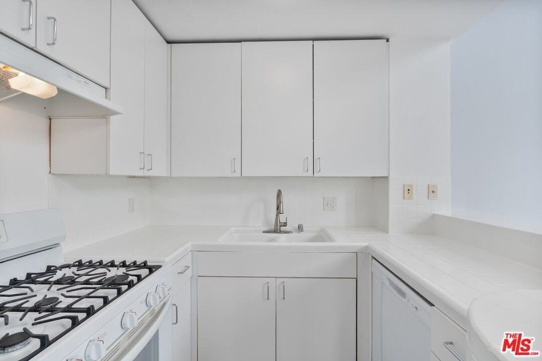 114 Fleet Street - Photo 7 of 26