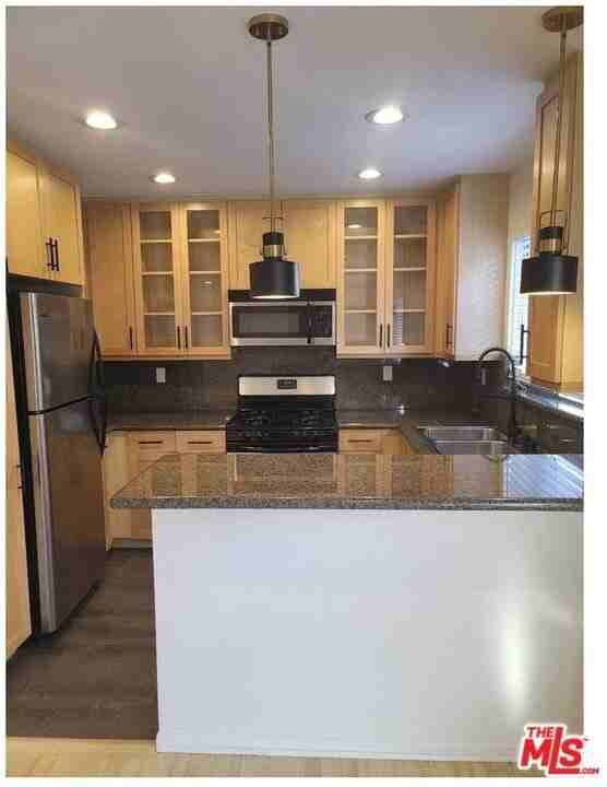 435 South Palm Drive #5 - Photo 2 of 13