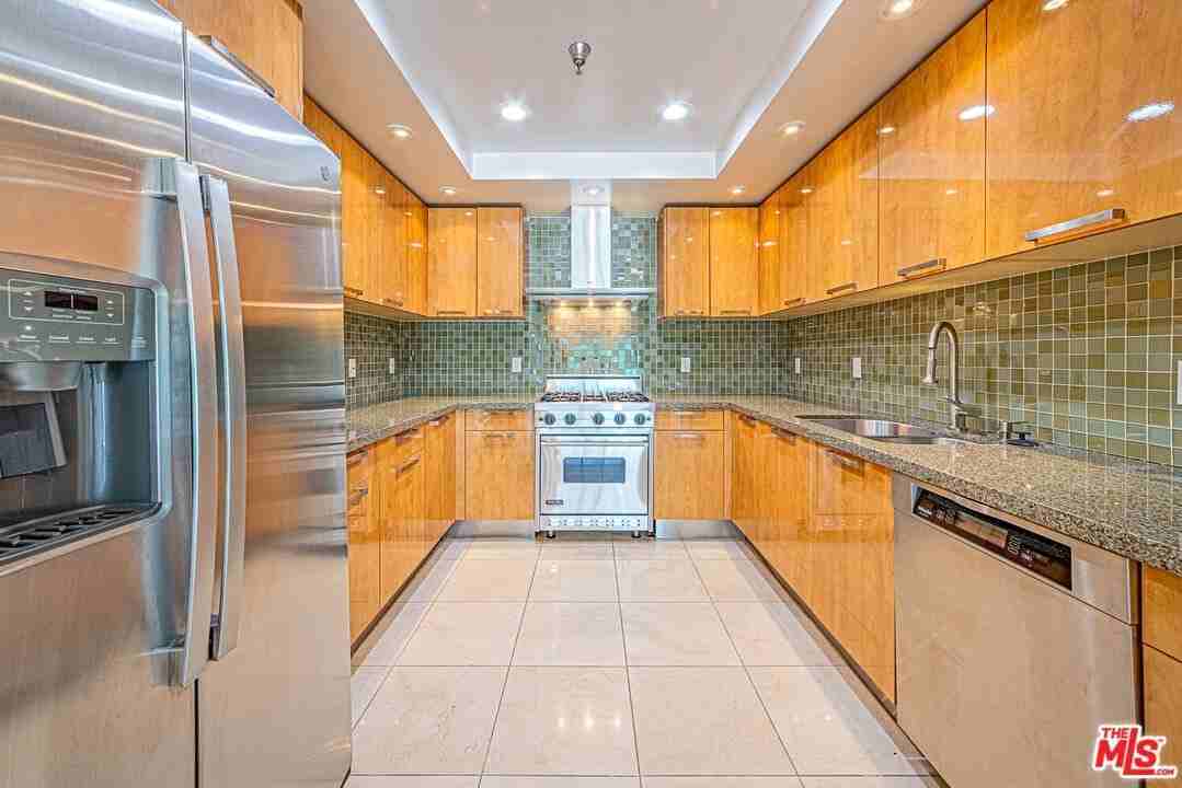 702 South Serrano Avenue #504 - Photo 4 of 25