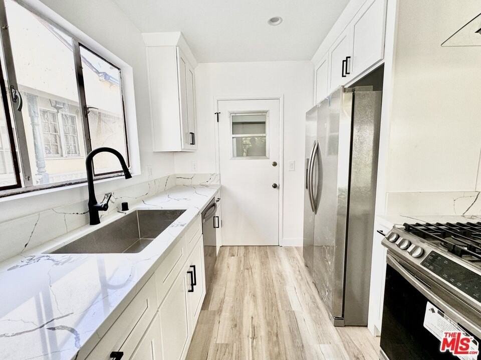 121 South Crescent Drive #D - Photo 5 of 10